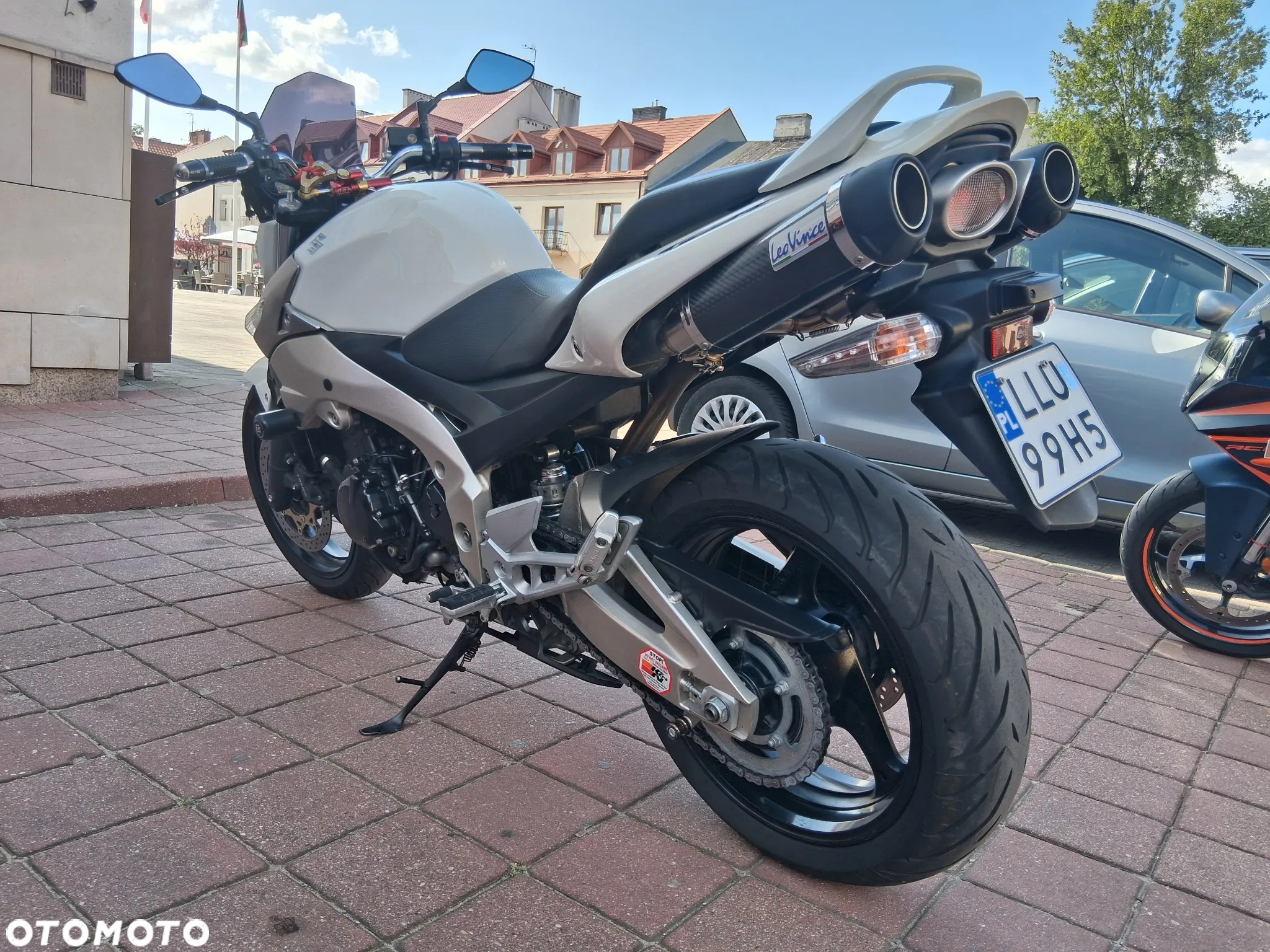 Suzuki GSR - 5