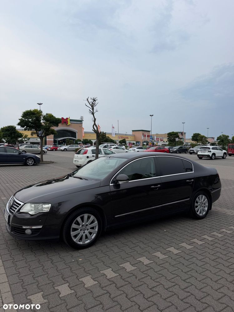 Volkswagen Passat 2009 photo 2