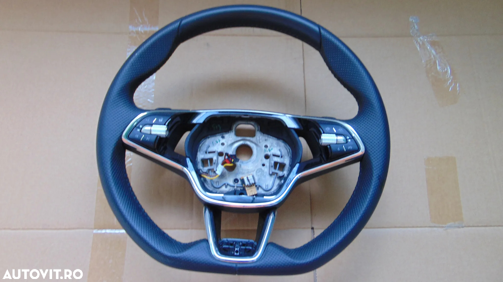 Volan Skoda Octavia 4 multifunctional din piele cu tampoane de schimbare cod 5EJ - 3