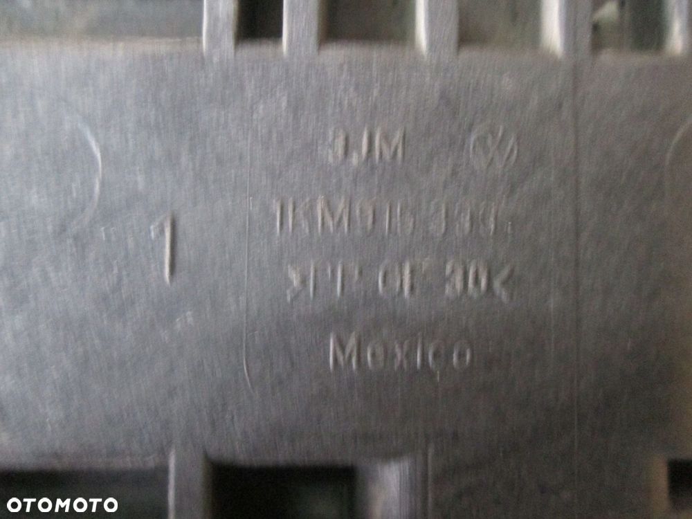 PODSTAWA AKUMULATORA VW GOLF V - 4