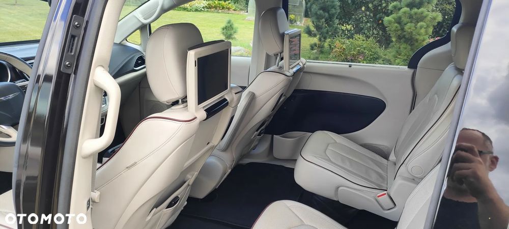 Chrysler Pacifica - 5