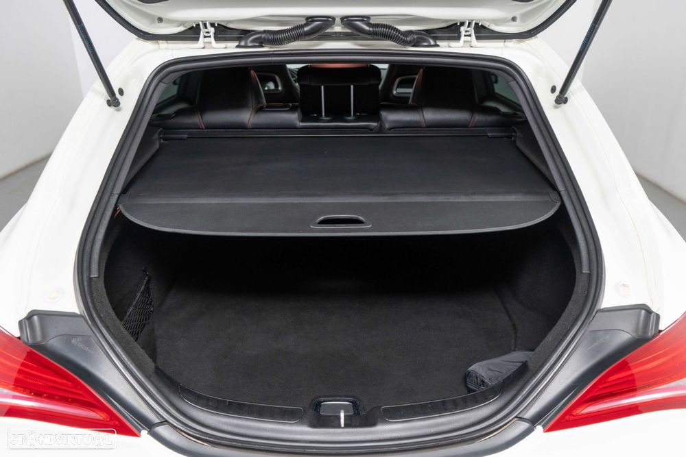 Mercedes-Benz CLA 180 d Shooting Brake AMG Line Aut. - 13