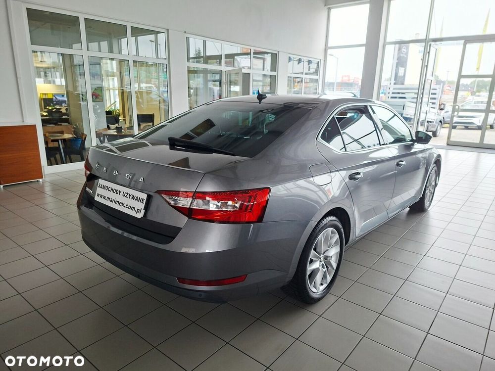 Skoda Superb 2.0 TSI Ambition DSG - 7
