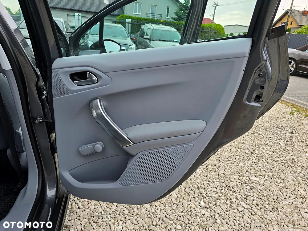Peugeot 208 120 VTI Allure - 23
