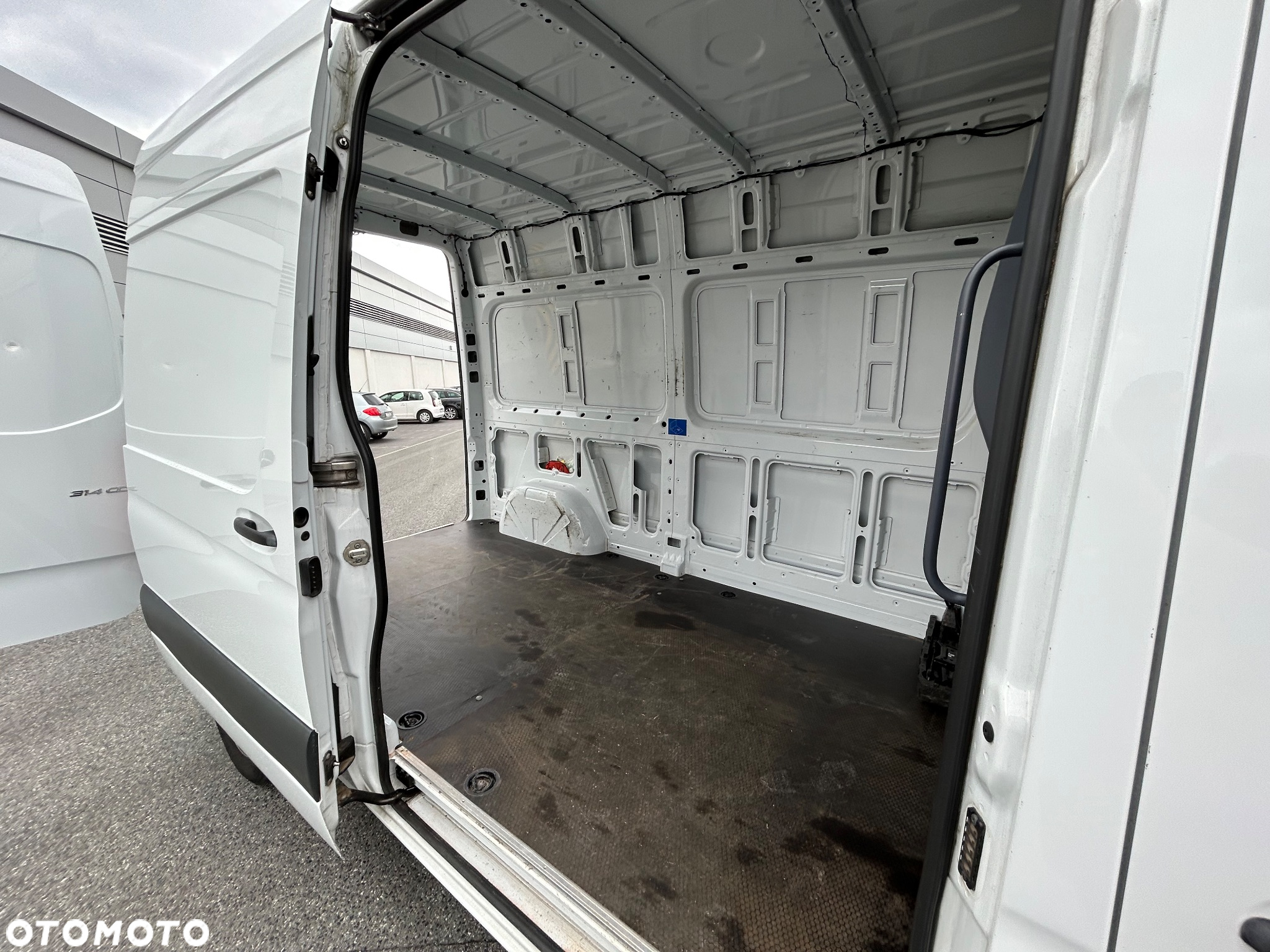 Mercedes-Benz Sprinter - 10