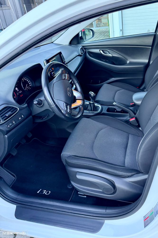 Hyundai i30 SW 1.6 CRDi Comfort+Navi - 8