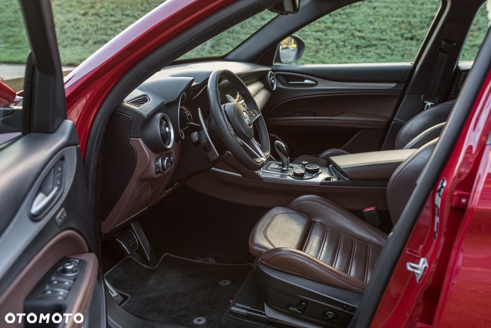 Alfa Romeo Stelvio 2.0 Turbo TI Q4 - 9