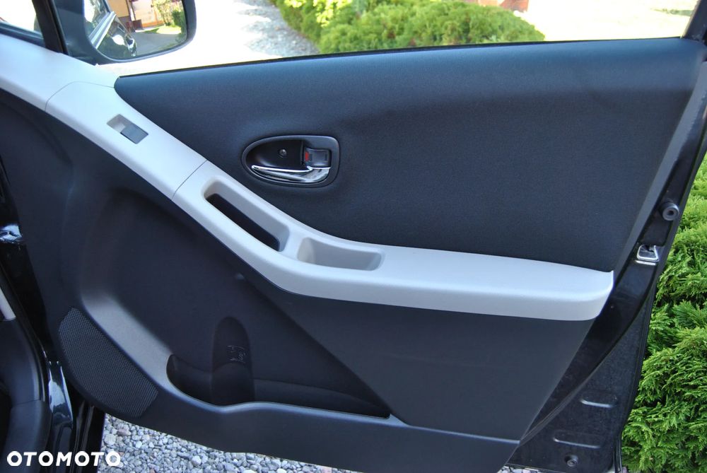 Toyota Yaris 1.33 VVT-i Executive - 24