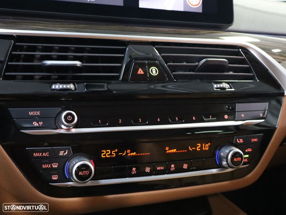 BMW 530 e Line Luxury - 28