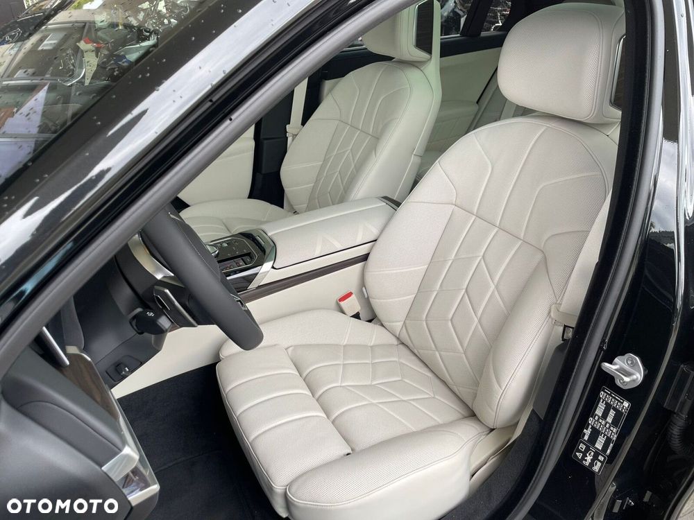 BMW Seria 7 - 16