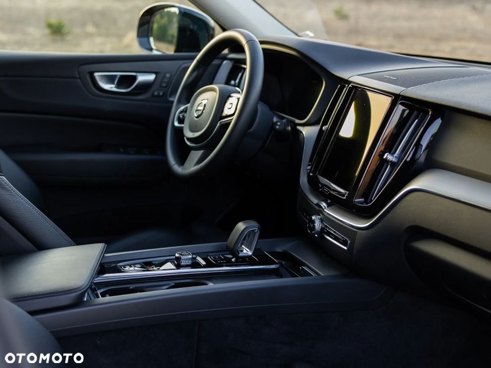 Volvo XC 60 B4 B Plus Dark - 11