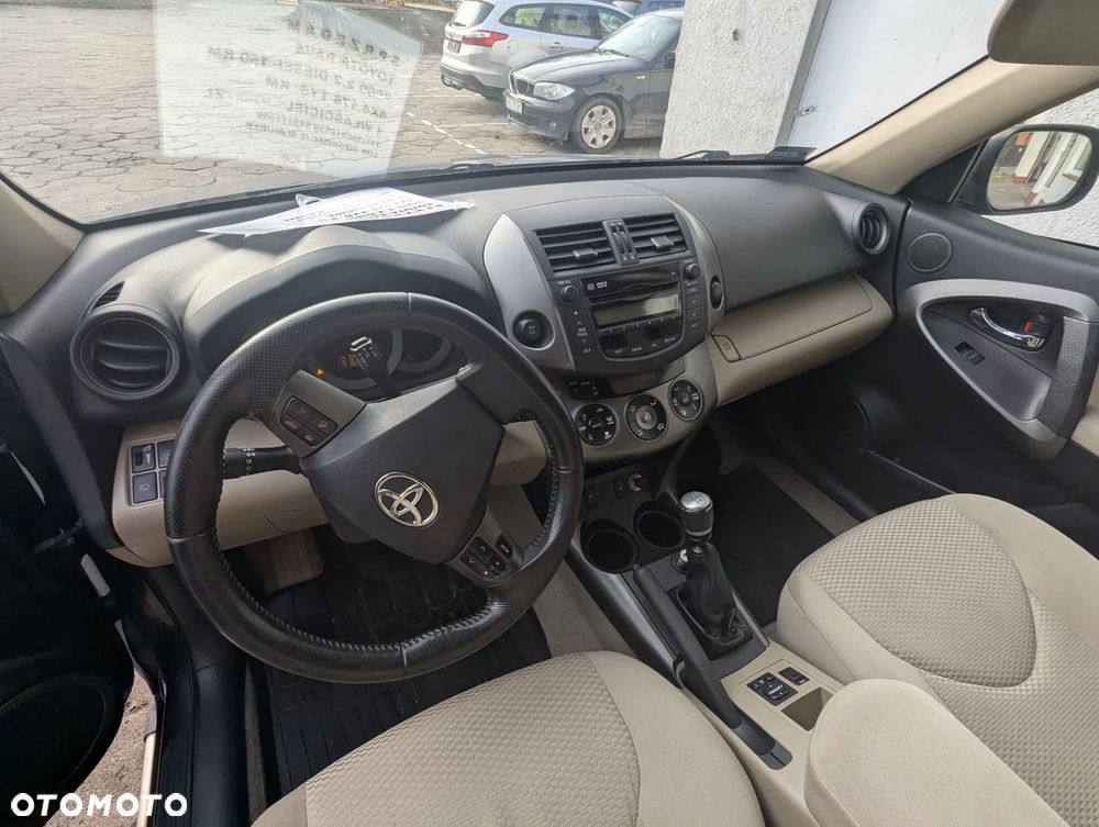 Toyota RAV4 ver-2-2-d--4d-sol - 6
