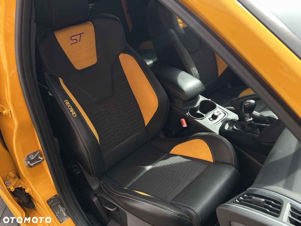 Ford Focus 2.0 EcoBoost ST mit Leder-Sport-Paket - 18