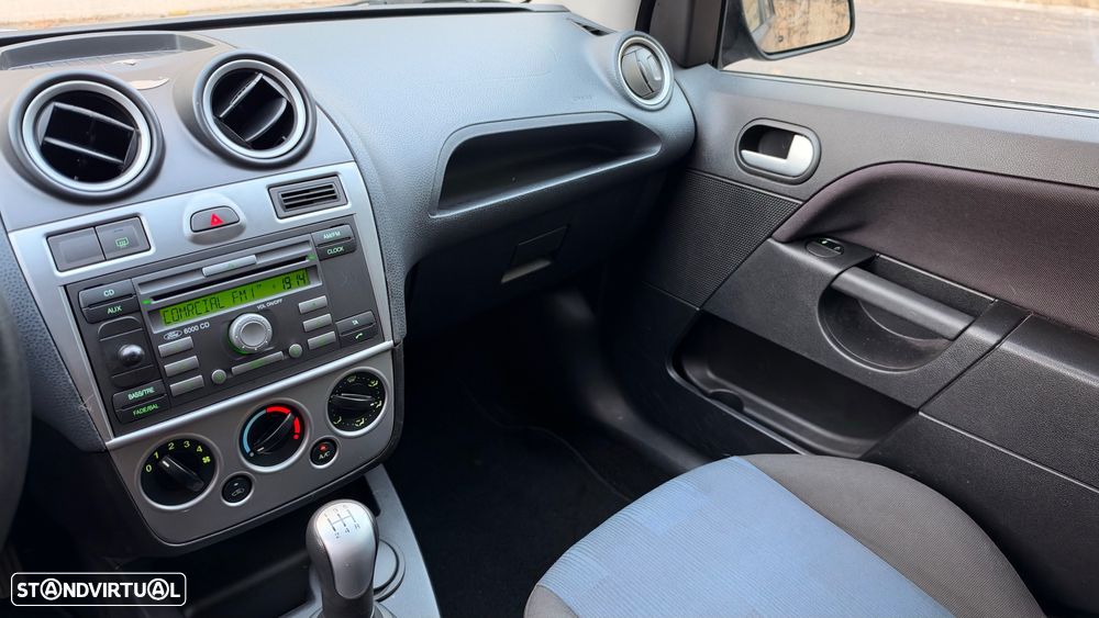 Ford Fiesta 1.25 Ghia - 23