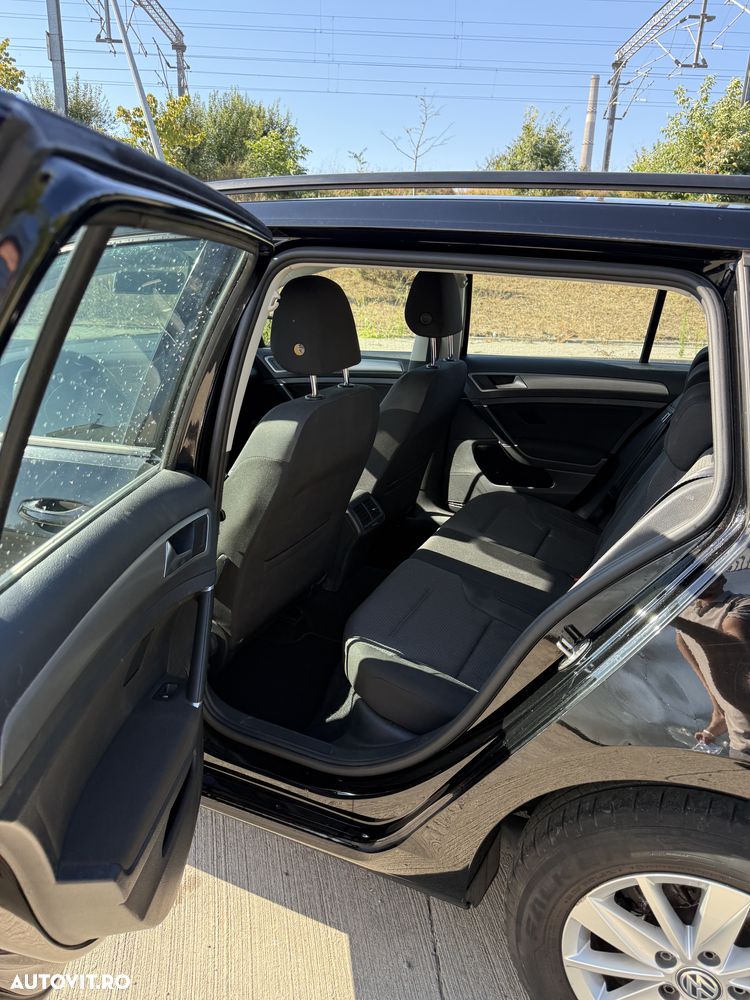 Volkswagen Golf - 10