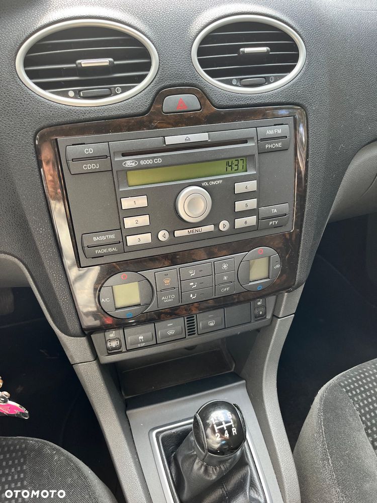 Ford Focus 1.6 16V Ghia - 21