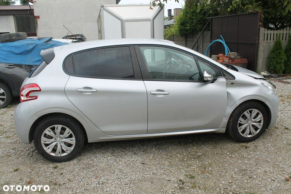 Peugeot 208 - 4