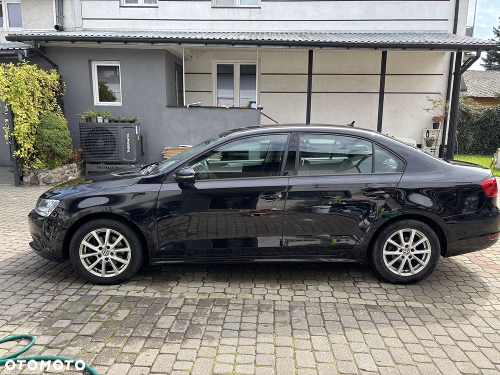 Volkswagen Jetta - 5