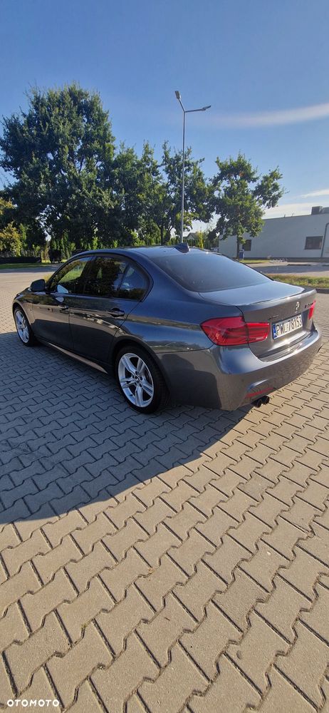 BMW Seria 3 330i xDrive - 27