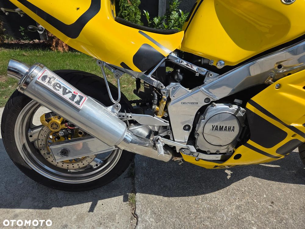 Yamaha FZR - 11