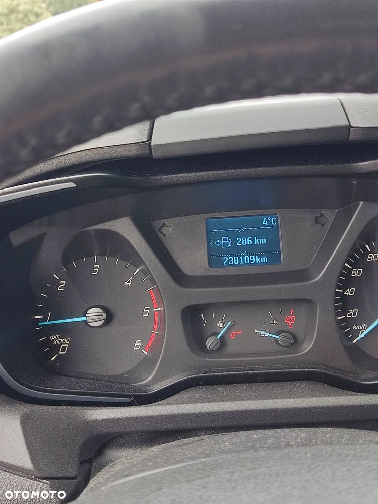 Ford Tourneo Custom - 8