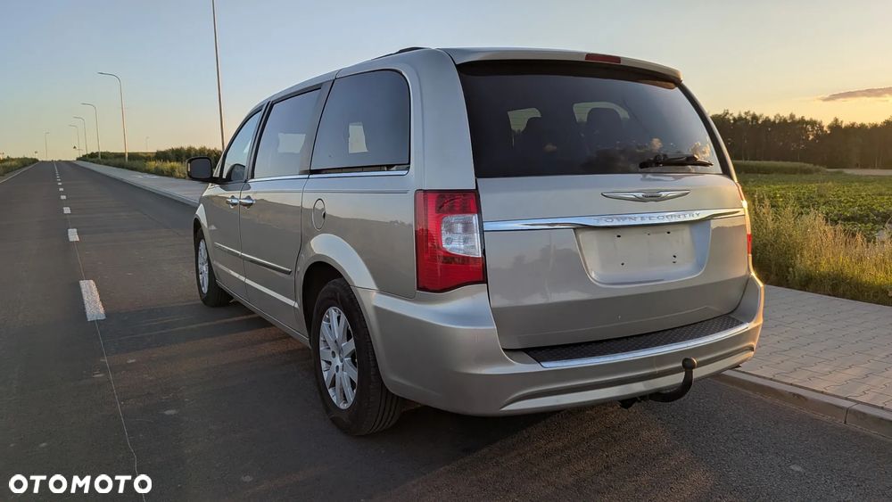 Chrysler Town & Country - 1