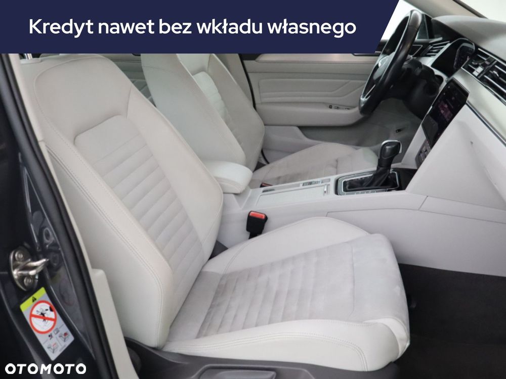 Volkswagen Passat - 11