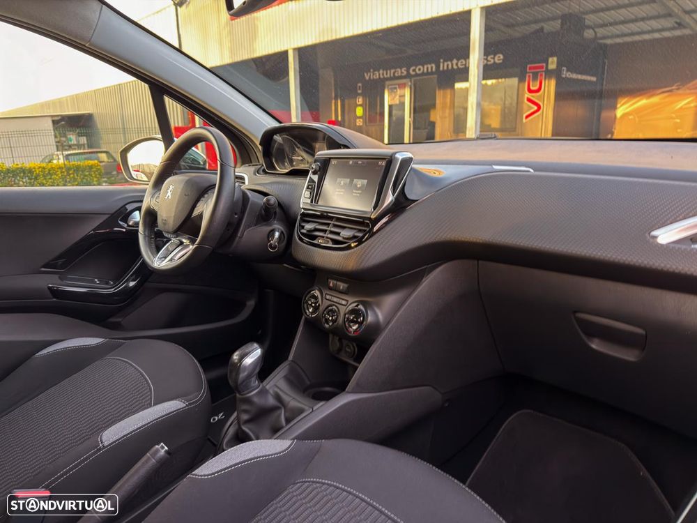Peugeot 208 1.2 PureTech Style - 19