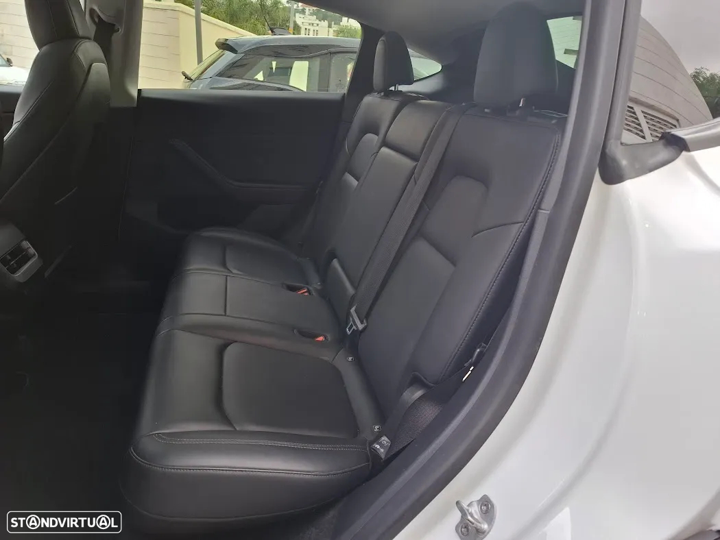 Tesla Model Y Long Range Dual Motor AWD - 36