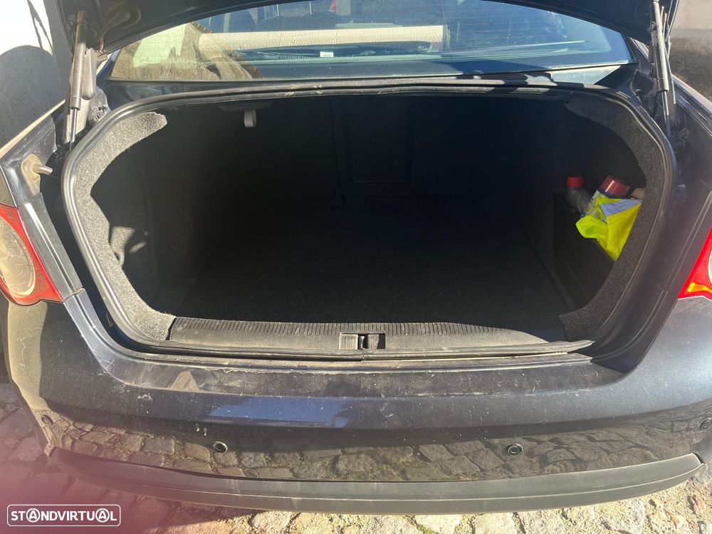 VW Jetta 1.9 TDi Confortline - 5