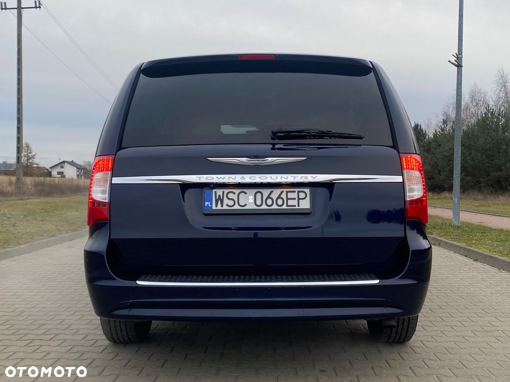 Chrysler Town & Country - 8