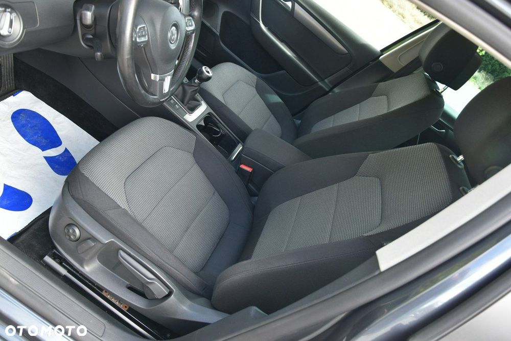 Volkswagen Passat - 24