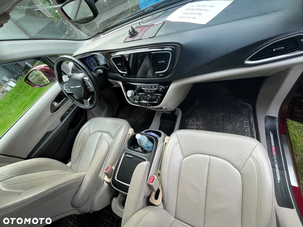 Chrysler Pacifica - 13