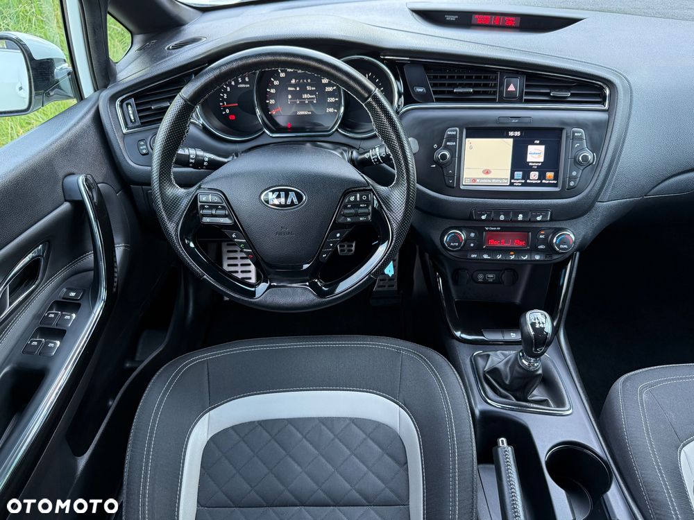 Kia Ceed 1.6 CRDi 136 ISG GT Line - 9