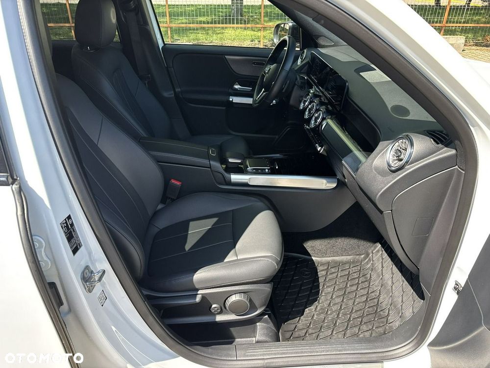 Mercedes-Benz GLB 250 4-Matic 8G-DCT - 16