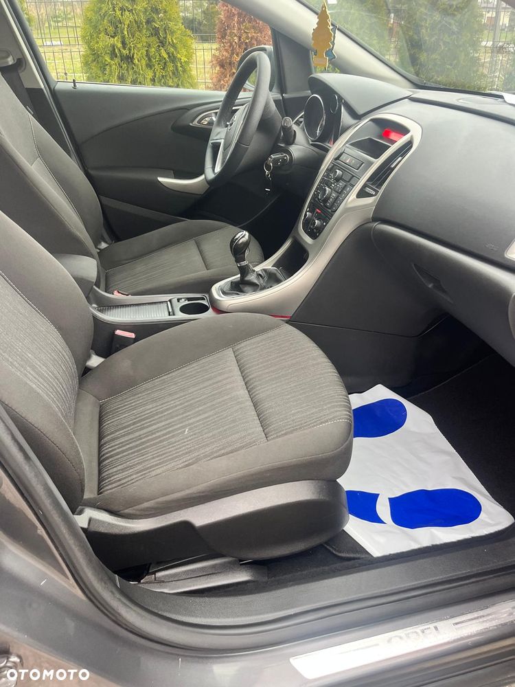 Opel Astra 1.6 150 Jahre - 15