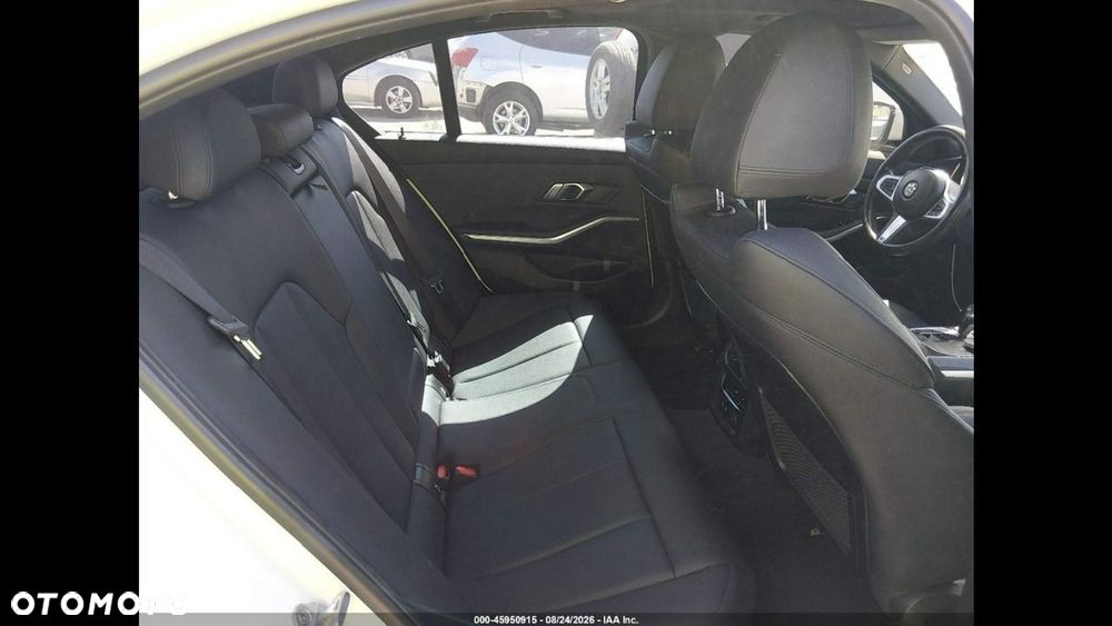 BMW Seria 3 330i M Sport - 9