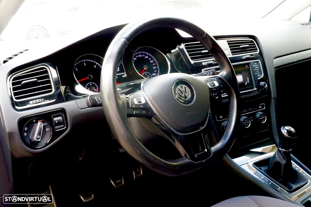 VW Golf 1.6 TDi Highline - 24