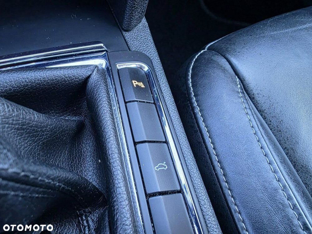 Skoda Superb Combi 1.8 TSI Elegance - 25