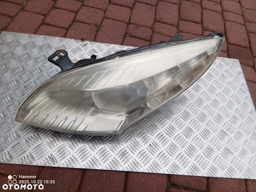 MEGANE III lampa przód przednia lewa EU