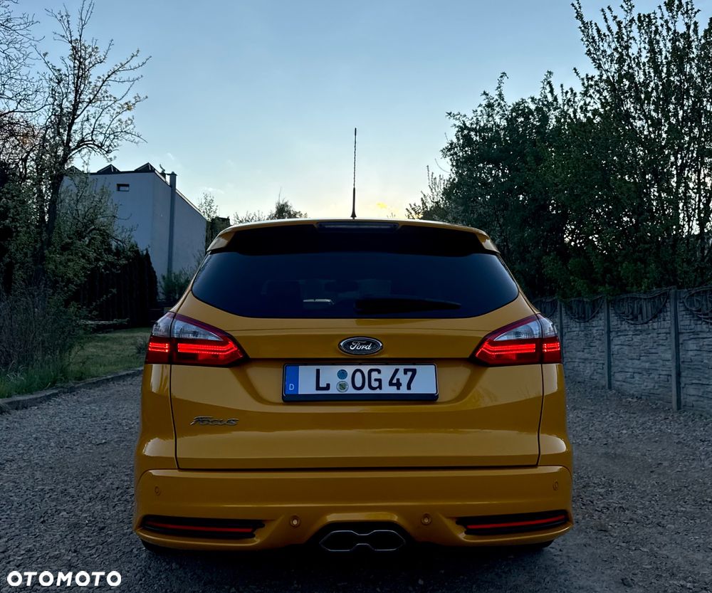 Ford Focus 2.0 EcoBoost ST mit Leder-Sport-Paket - 9
