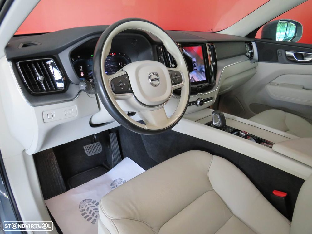 Volvo XC 60 2.0 B4 Momentum Plus - 21