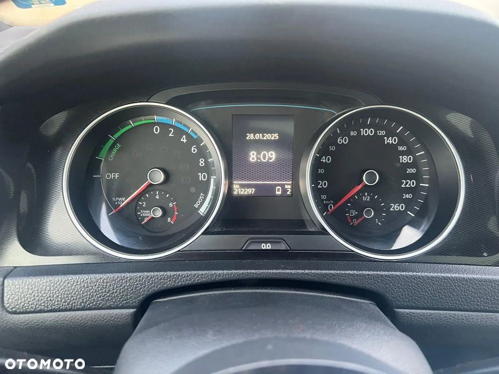 Volkswagen Golf - 11