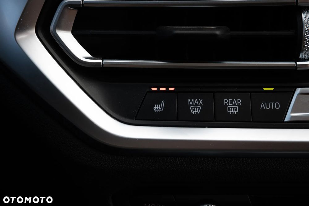 BMW Seria 3 330e M Sport sport - 28