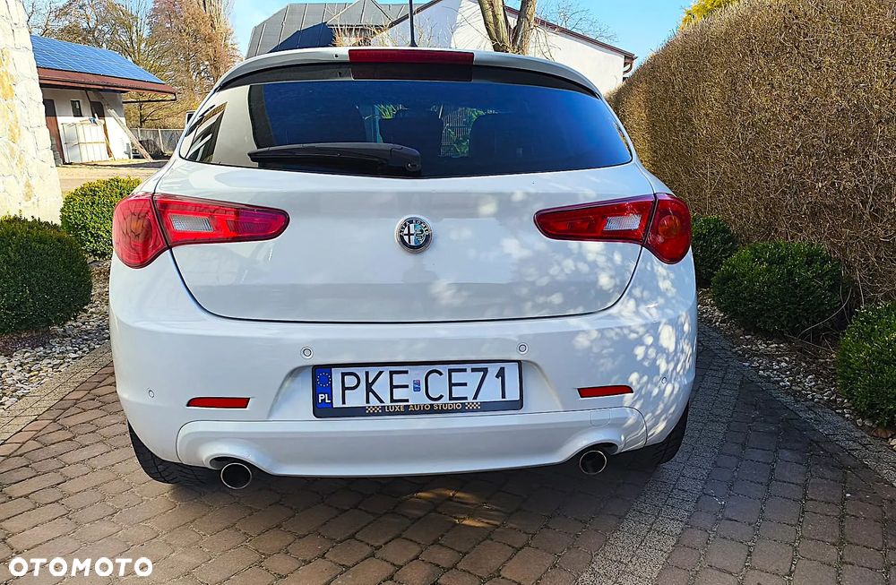 Alfa Romeo Giulietta 2.0 JTDM Exclusive - 6