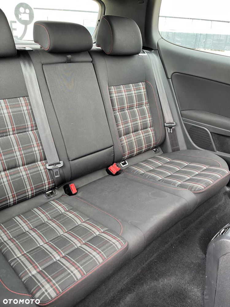 Volkswagen Golf 2.0 GTI - 28