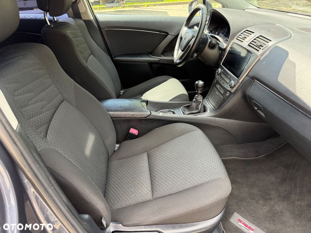 Toyota Avensis 2.0 Executive - 16