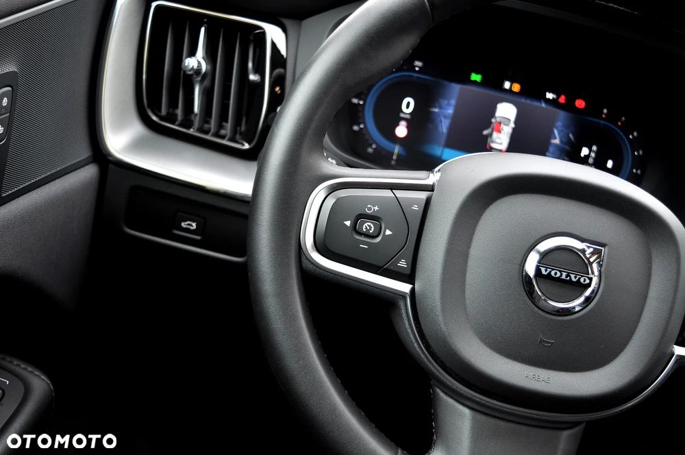 Volvo XC 60 B4 B Geartronic Momentum Pro - 25
