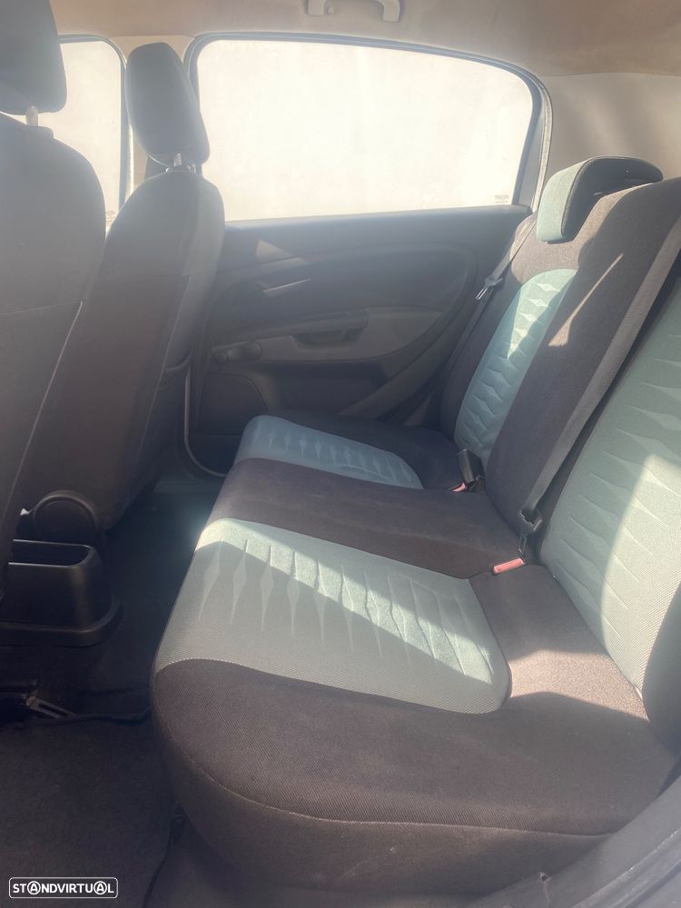 Fiat Grande Punto - 8