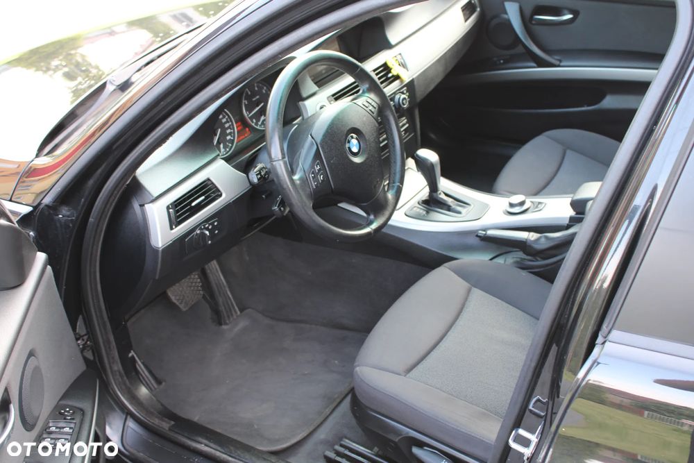 BMW Seria 3 318i Edition Exclusive - 18